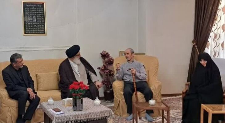 مادر شهید البرزی انگشتر طلای خود را تقدیم جبهه مقاومت کرد