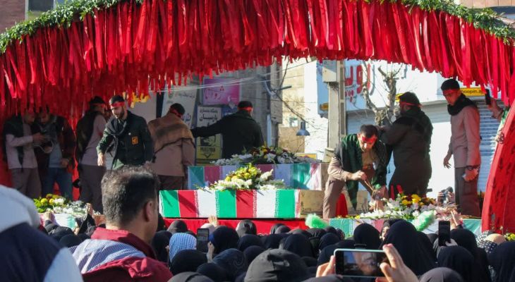 وداع باشکوه مردم کرج با ۸ شهید گمنام