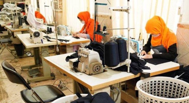 ۱۰ نفر را در کارگاه‌خیاطی به اشتغالزایی رساندم