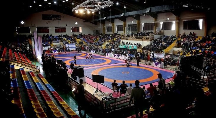 تماشاگران کشتی ۲ زندانی را آزاد کردند