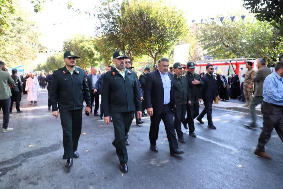 مردم ایران در مقابل استکبار سر خم نمی‌کند