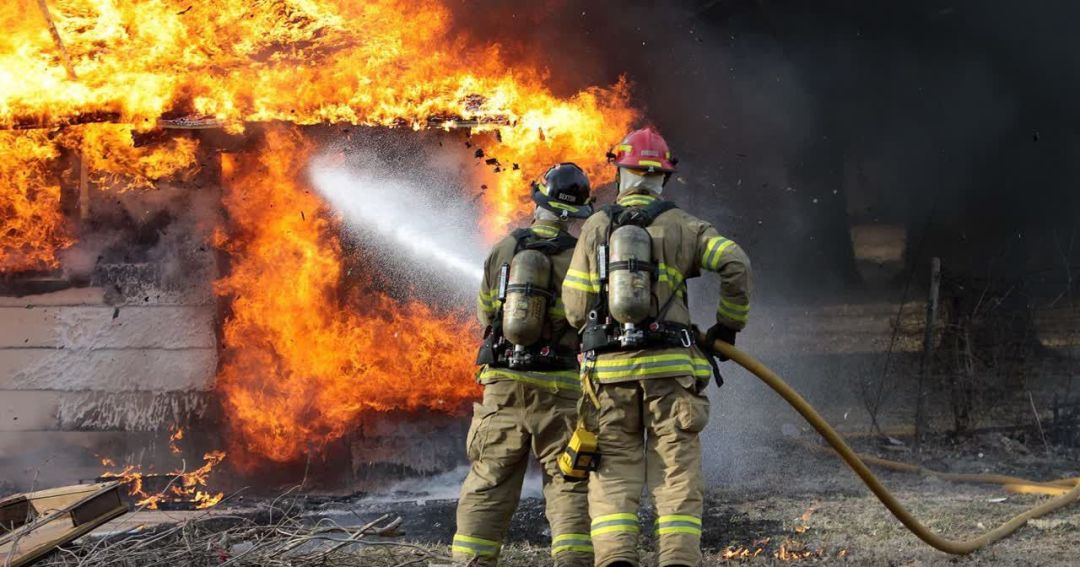 نجات جان ۲ چهارباغی گرفتار در آتش