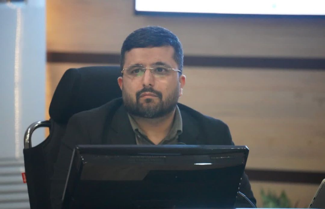 افراد غیرمسئول نباید در تصمیم‌گیری‌های شهرداری مداخله کنند