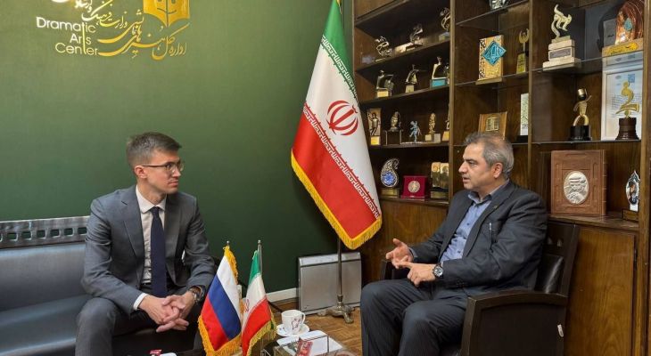 حضور رایزن فرهنگی سفارت روسیه در تئاتر فجر