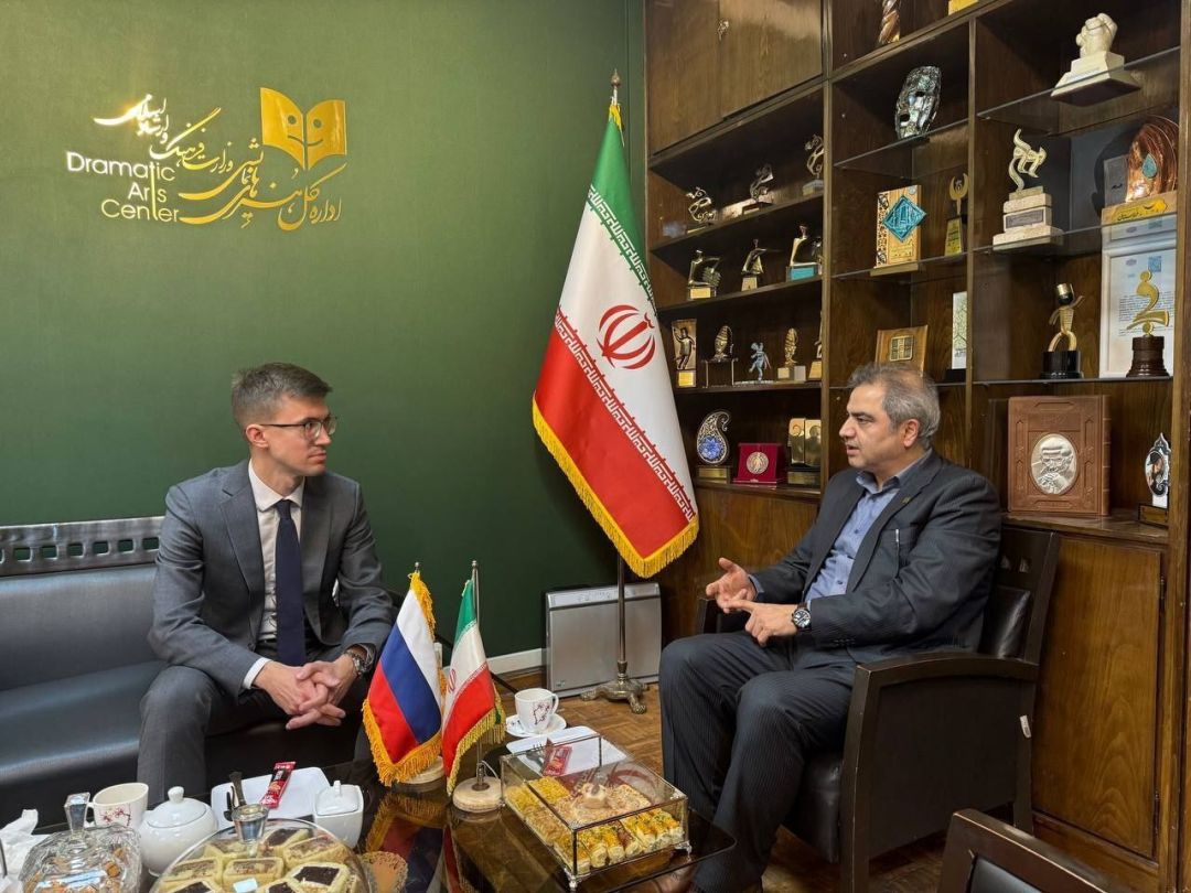 حضور رایزن فرهنگی سفارت روسیه در تئاتر فجر