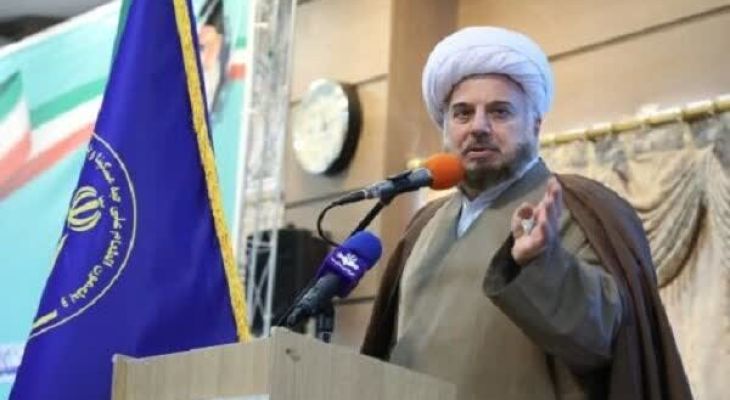 جامعه به عدل و احسان نیاز دارد.