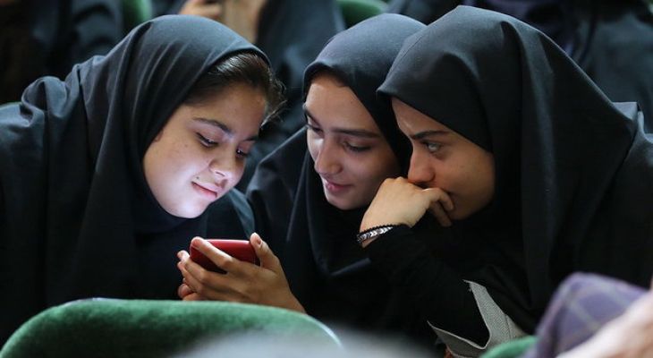 دشمنان هویت دختران را نشانه گرفته‌اند