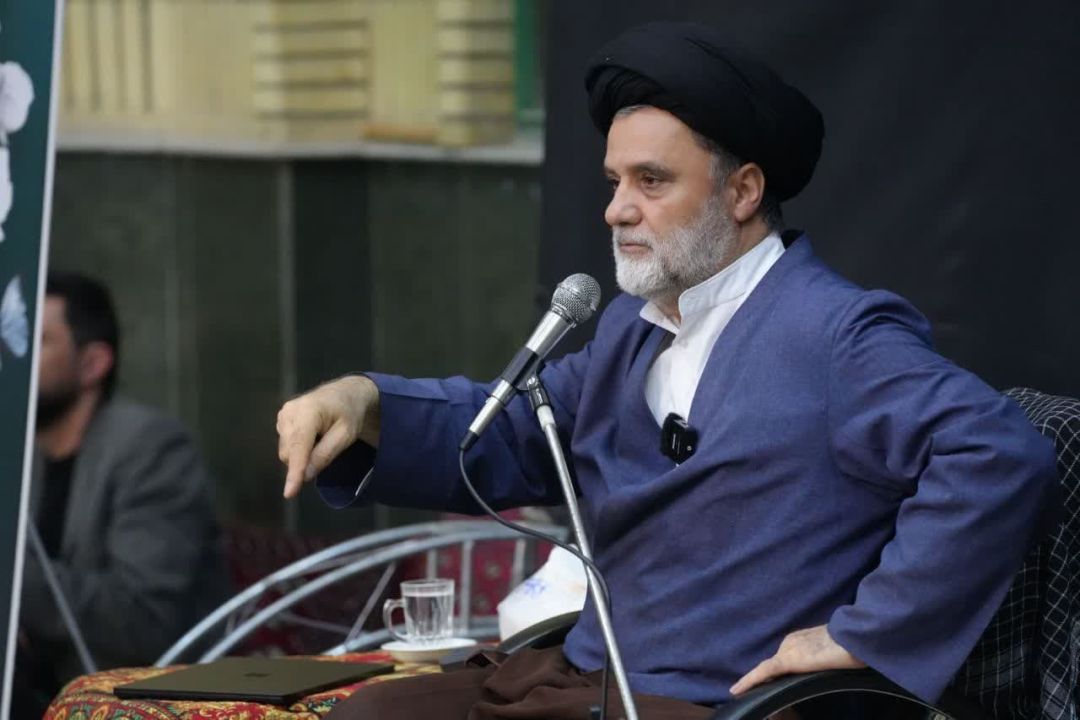 امام خمینی(ره) اسلام را به متن جامعه بازگرداند