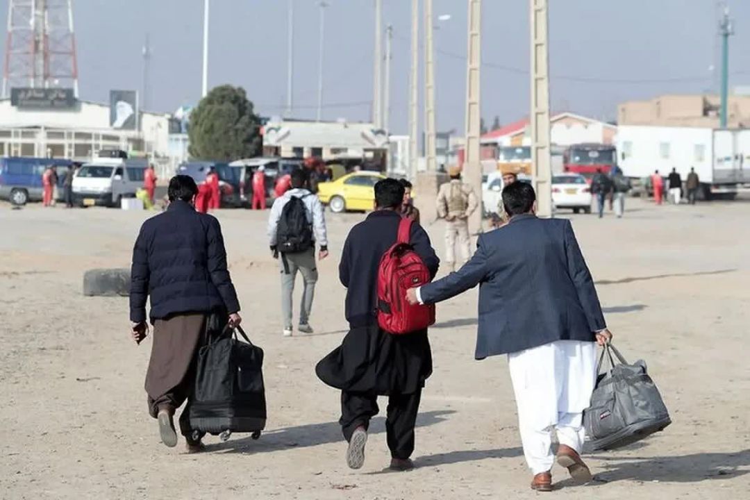 اتباع خارجی غیرمجاز چهارباغ را ترک کنند