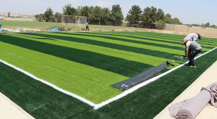 احداث زمین چمن مصنوعی در مجموعه امید جوان